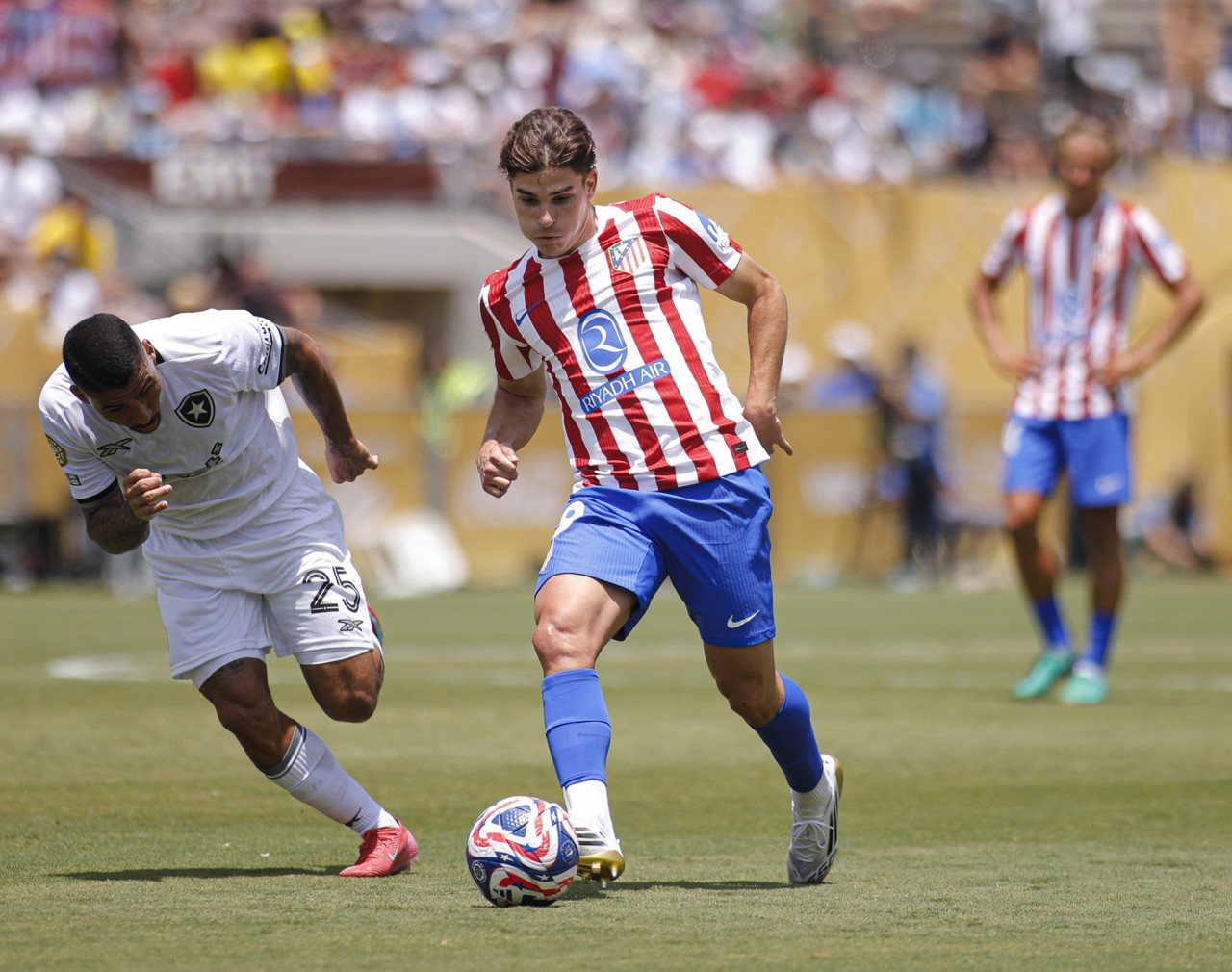 Atletico Madrid nu intenționează să-l vândă pe Julián Alvarez  