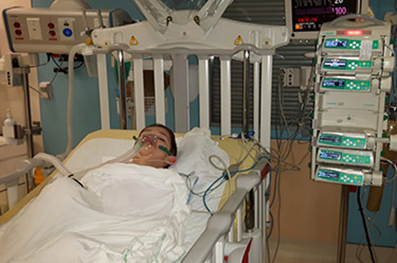 Băiatul de șapte ani, căzut de la etajul patru al unui bloc de locuințe din Cupcini, e în stare gravă, dar stabilă