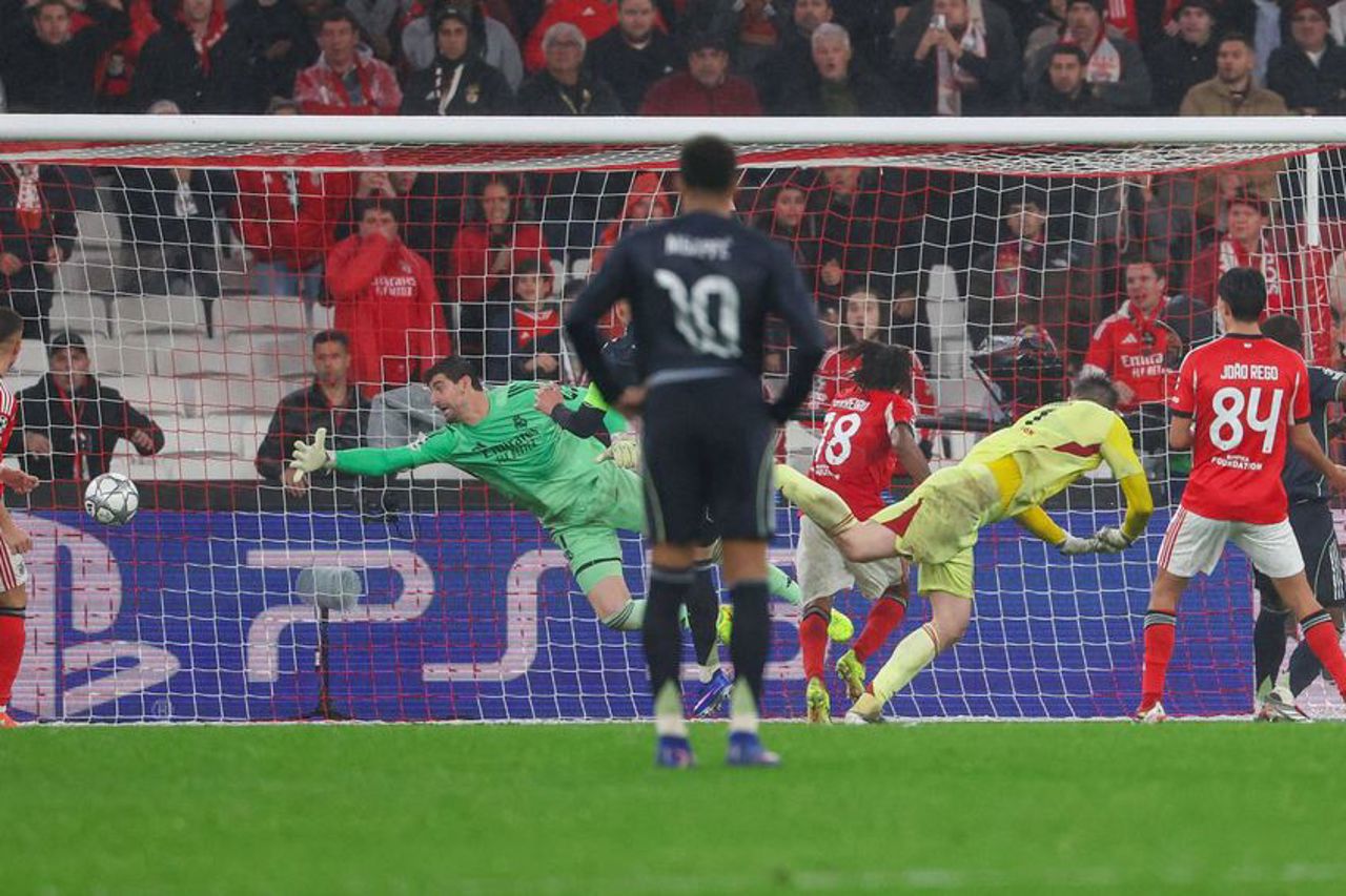 Nebunie în Liga Campionilor: Benfica Lisabona s-a calificat în play-off grație golului marcat de portarul Anatolii Trubin