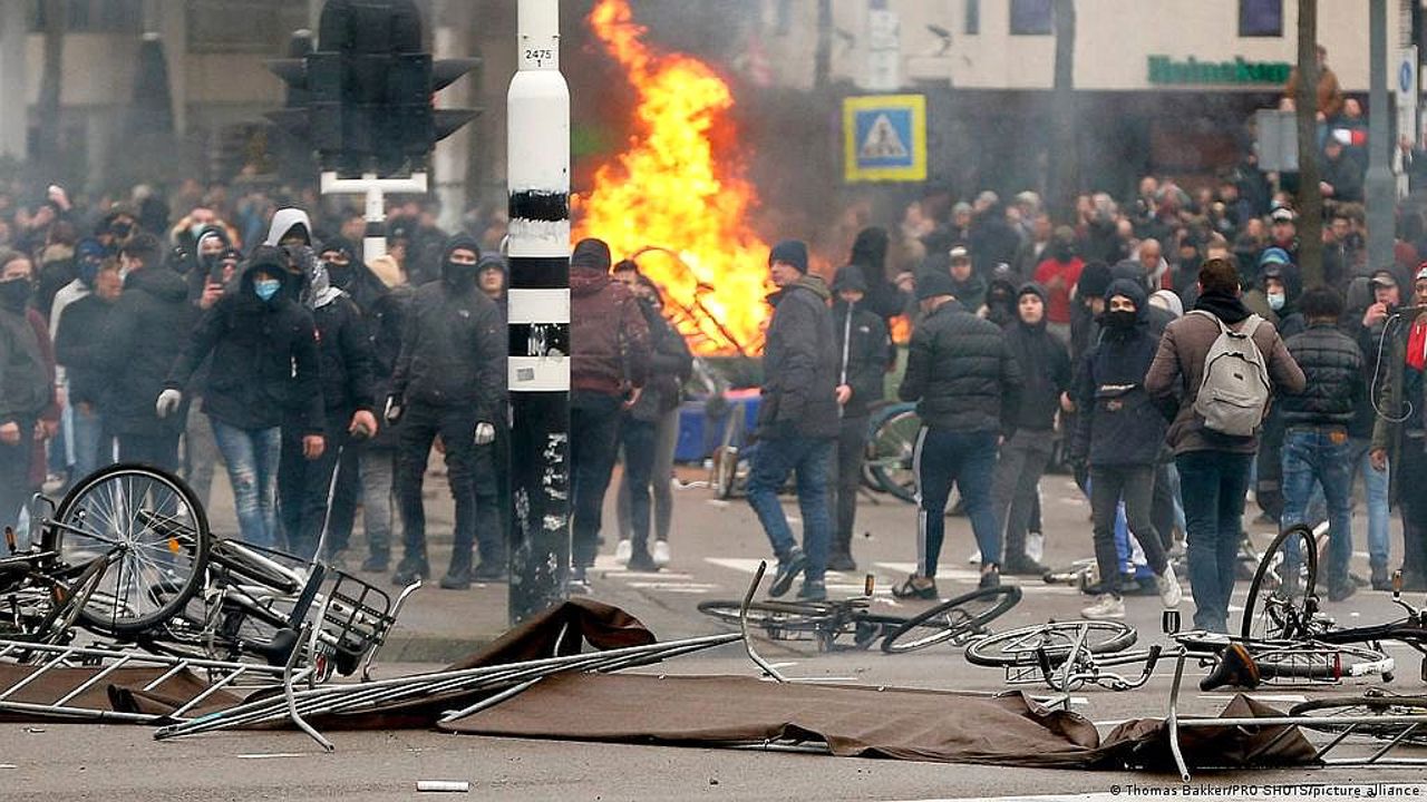 Thousands gather In Belgrade to protest Serbian election, demand annulment