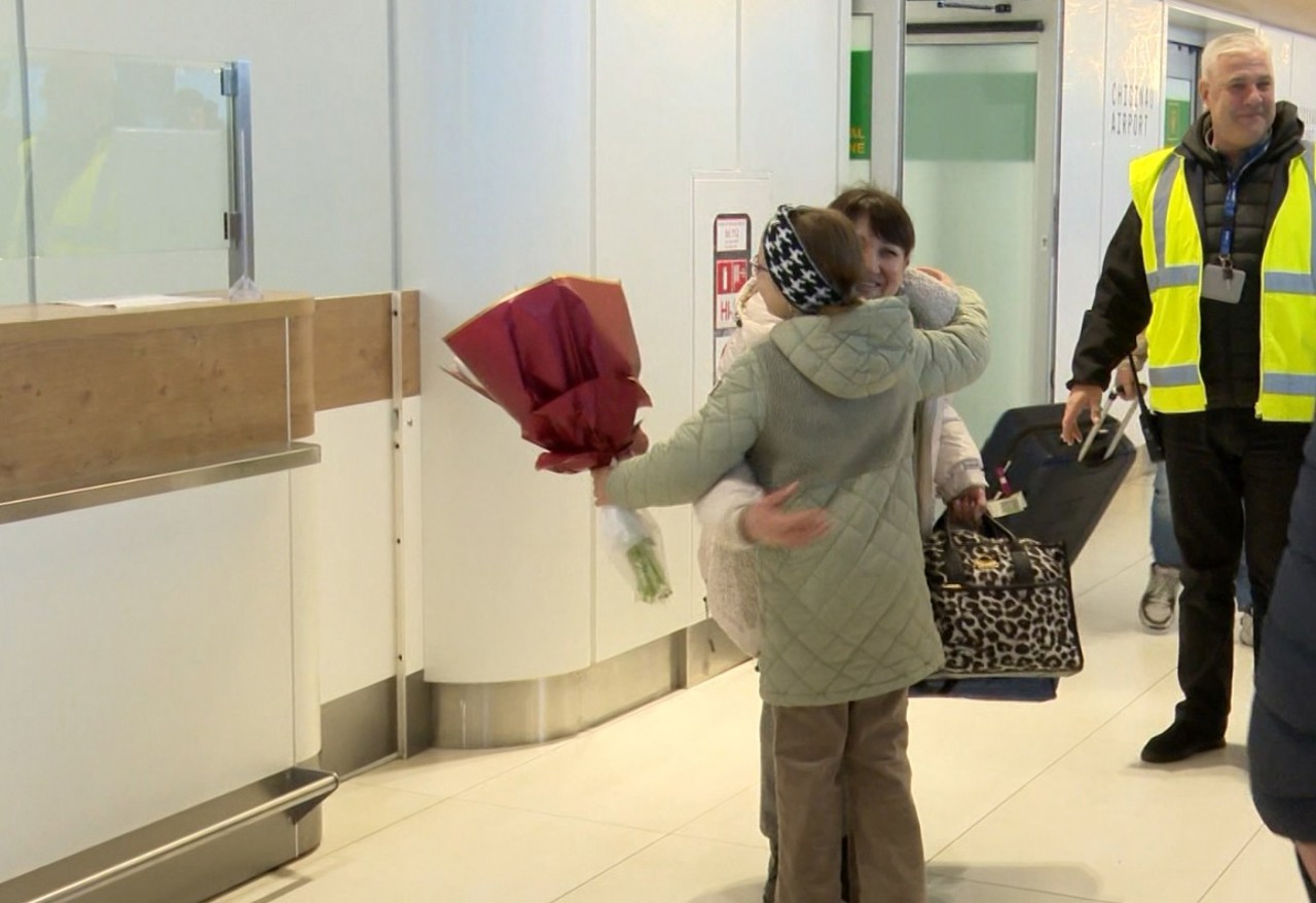 Copiii neînsoțiți pot zbura în siguranță de pe Aeroportul Chișinău: Ce presupune serviciul special