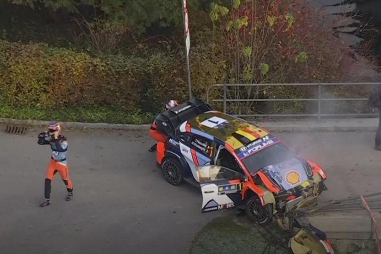 Accident la Raliul Europei Centrale, cu implicarea campionului mondial, Thierry Neuville
