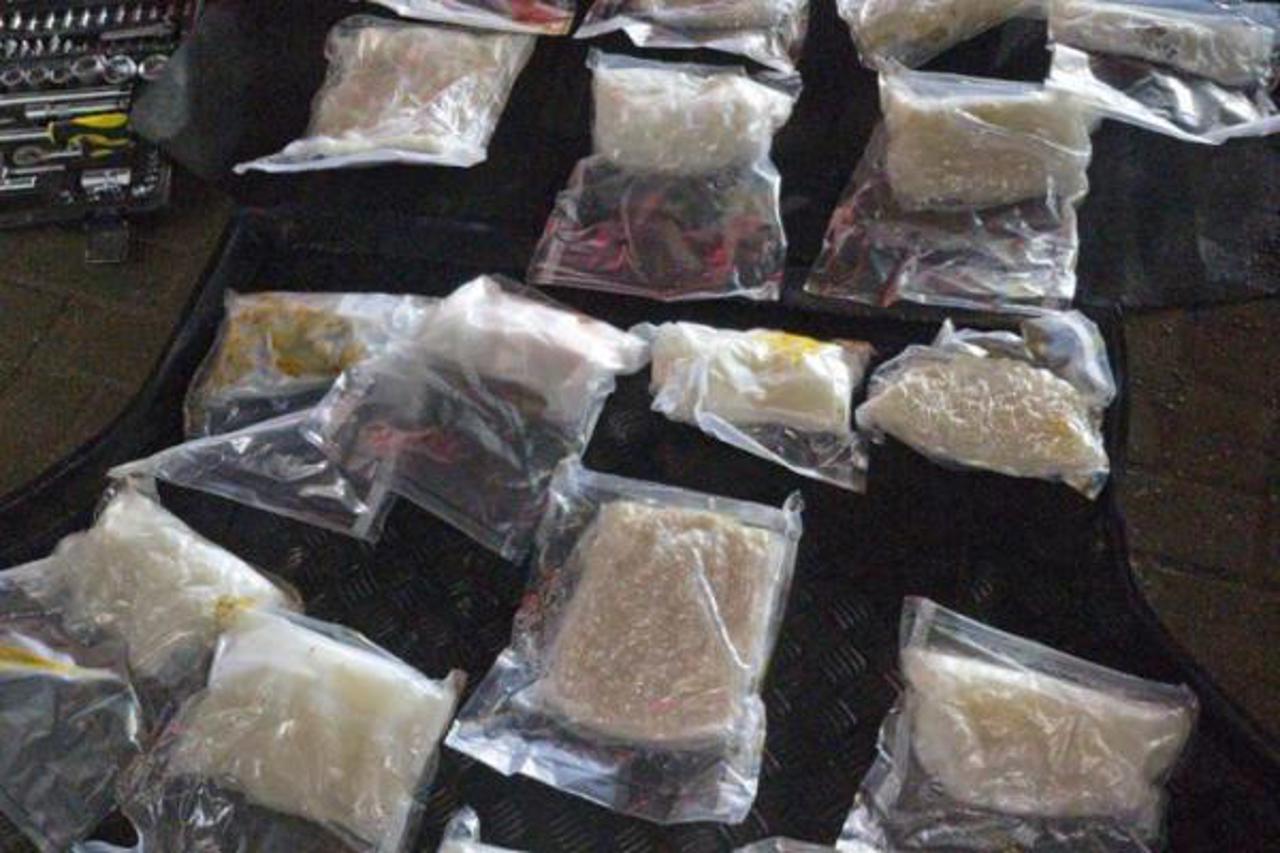 Percheziții la Chișinău: mai multe persoane, documentate pentru consum și trafic ilicit de droguri 