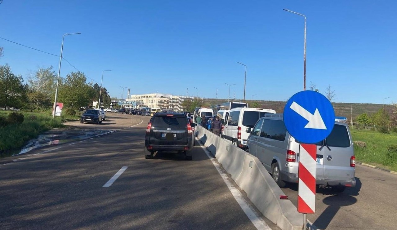 Trafic intens la punctul de trecere Leușeni-Albița. Polițiștii de frontieră recomandă utilizarea altor puncte de trecere a frontierei