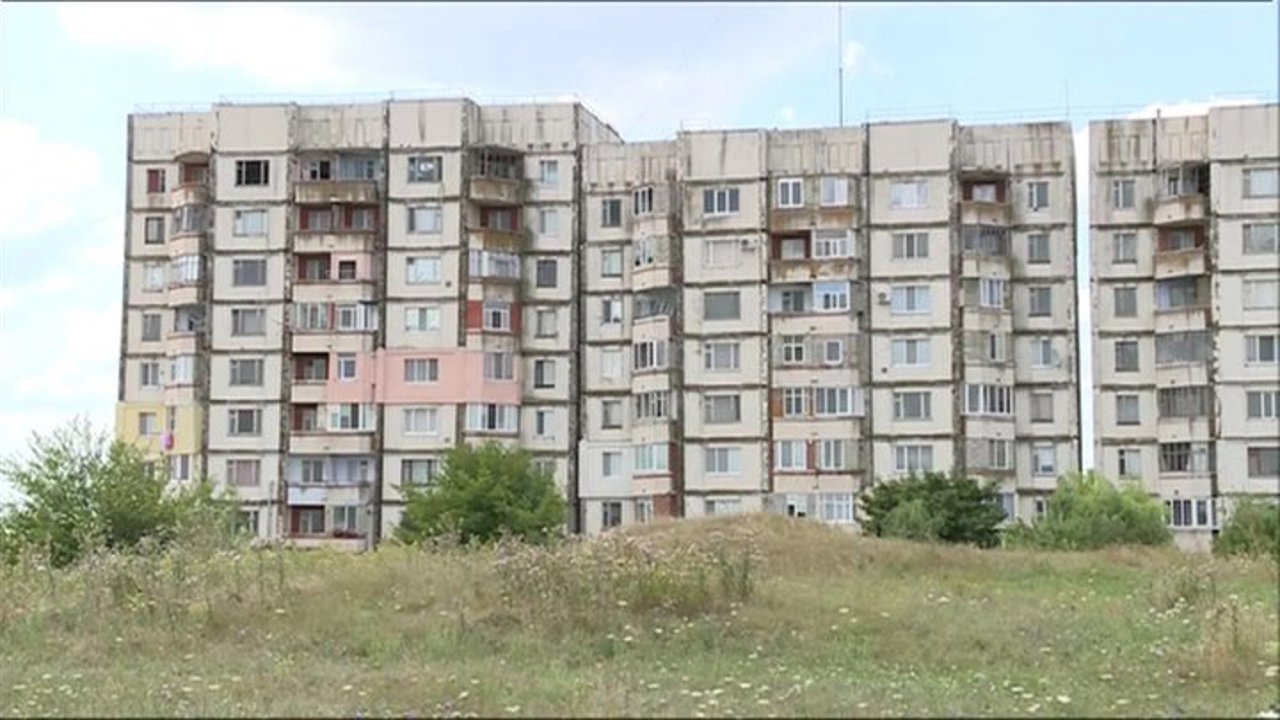 Жители Тараклии жалуются на плачевное состояние блоков, в которых они живут