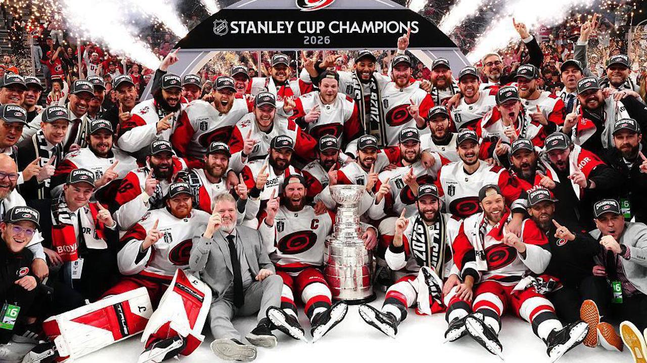 Echipa de hochei pe gheață, Carolina Hurricanes, a câștigat Cupa Stanley!