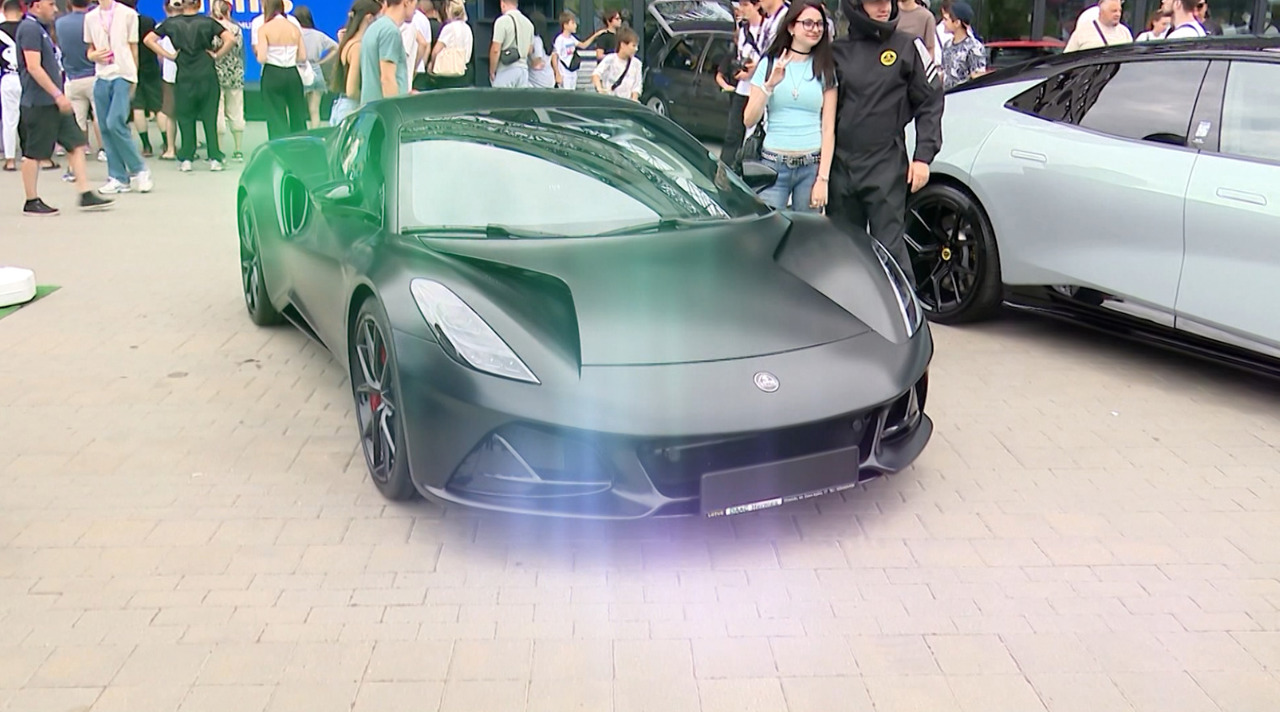 Peste 300 de „bijuterii pe patru roți”, expuse la Chișinău. Moldova Auto Weekend Festival a reunit pasionații de mașini