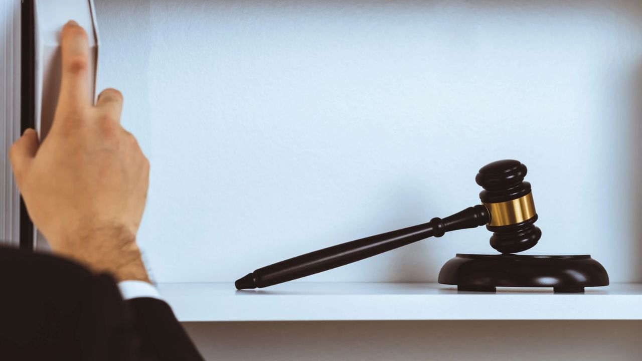 Justiția fără oameni | Cum pot fi aduși judecători noi în sistem: „Majorarea salariilor cu circa 20% în 2025 este un pas necesar, dar insuficient”