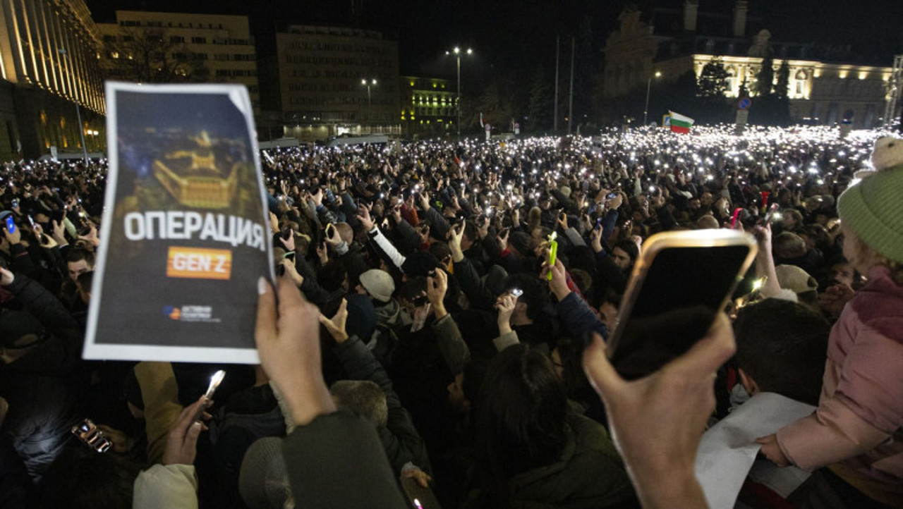 Премьер Болгарии подал в отставку после массовых протестов