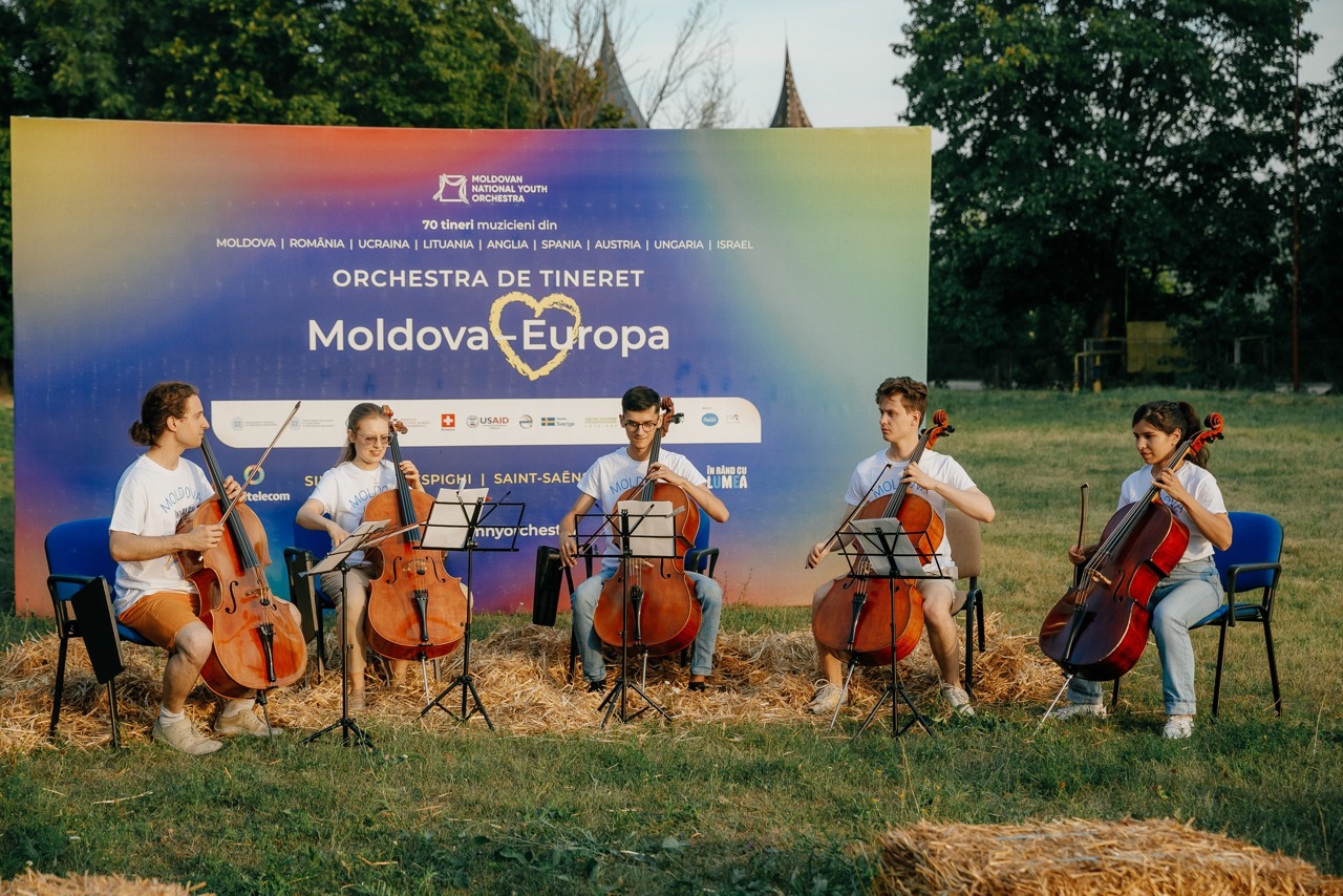 Armonie sub cerul liber. Orchestra de tineret Moldova-Europa a organizat un concert de neuitat la Butuceni