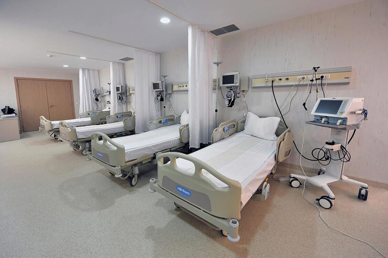 Fetița de doi ani, care căzuse de la etajul opt al unui bloc, a pierdut lupta pentru viață