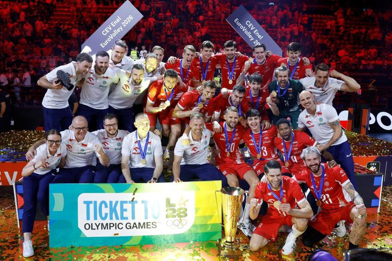 Poland retain European volleyball title with 3-1 win over 