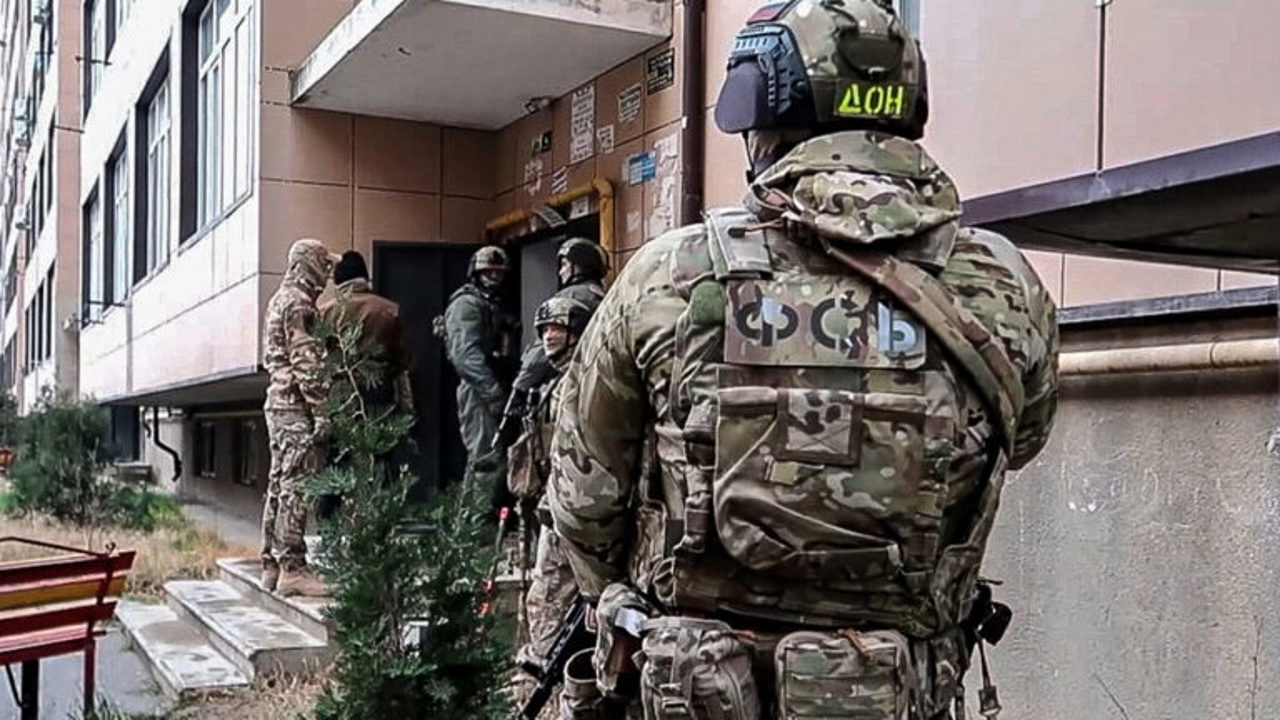 ФСБ заявила о задержании подозреваемых в передаче оружия для теракта в "Крокусе"