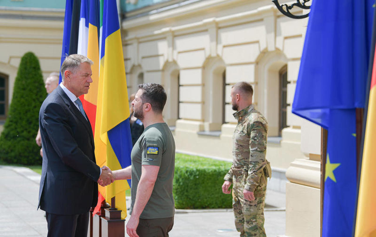 Klaus Iohannis și Volodimir Zelenski s-au înțeles să identifice soluții în privința legii minorităților naționale din Ucraina, care a nemulțumit autoritățile române