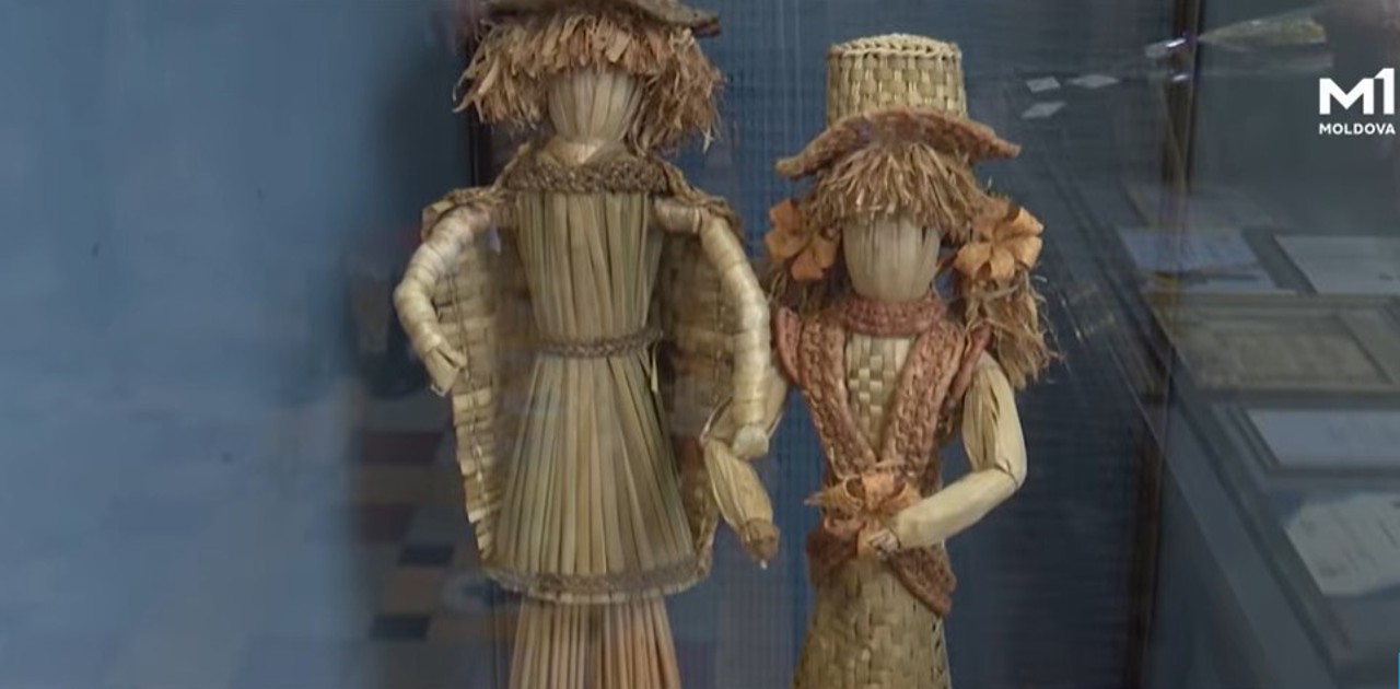 Expoziție aniversară: 30 de ani de creații din fibre vegetale ale Nataliei Cangea, lucrări expuse la Chișinău 