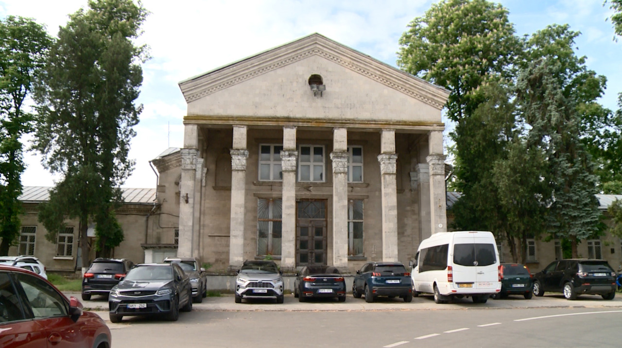 O a doua viață pentru aerogara veche: Muzeul aviației, deocamdată doar pe hârtie