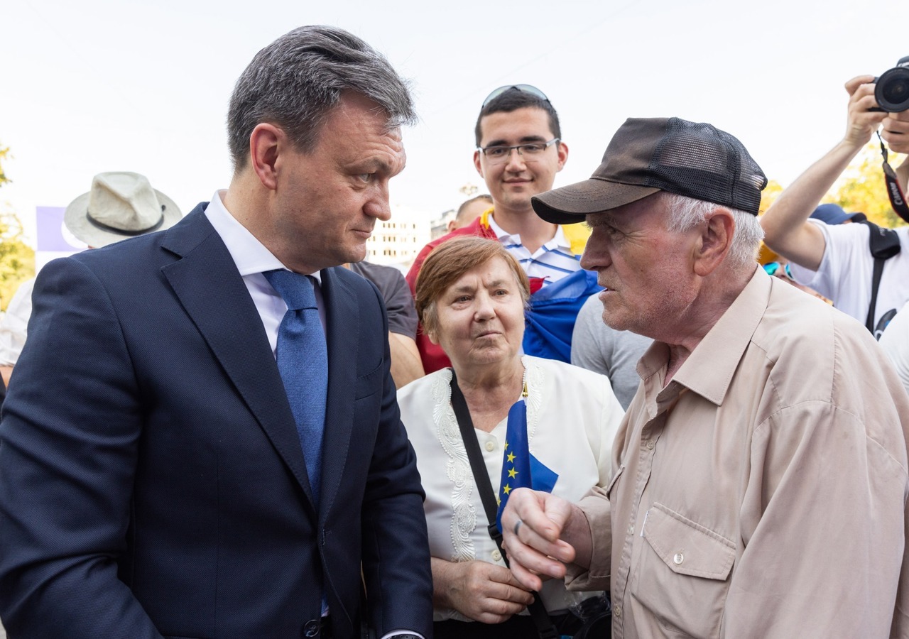 Moldova leaders meet with citizens on Independence Day