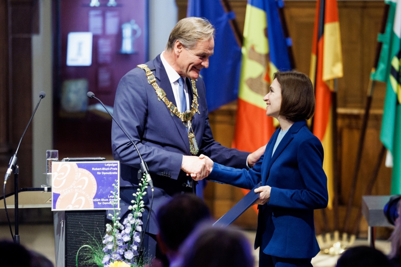 President Maia Sandu received an award for democracy, which she will donate