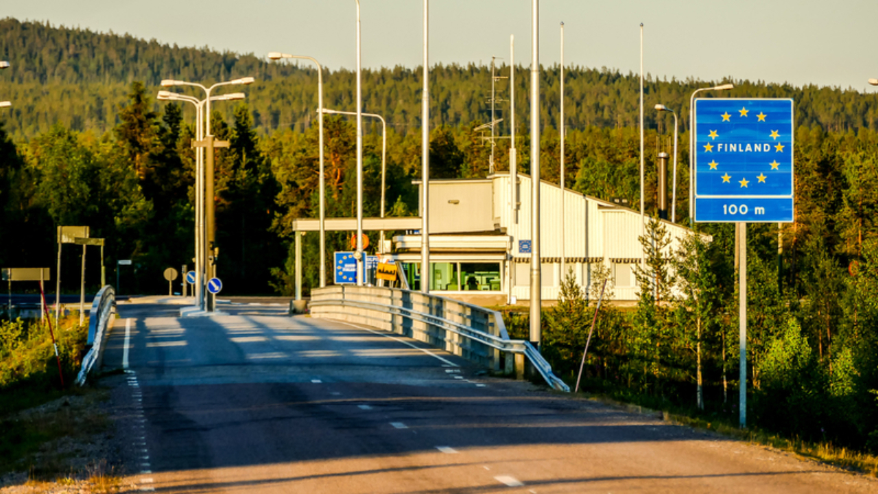 Евросоюз отправит несколько десятков полицейских на границу Финляндии с Россией