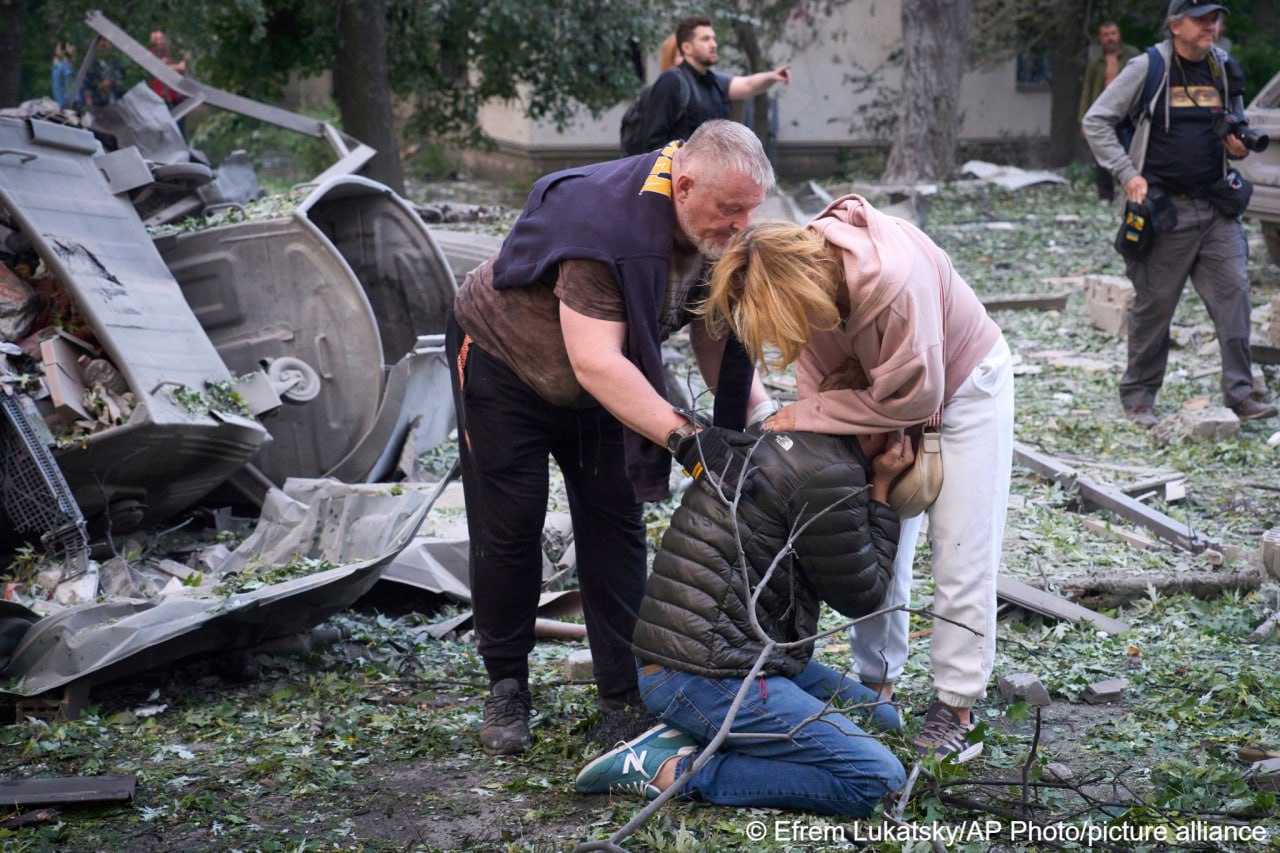 (ФОТО, ВИДЕО) В результате ночной атаки РФ на Киев погибли 15 человек, более 100 — ранены