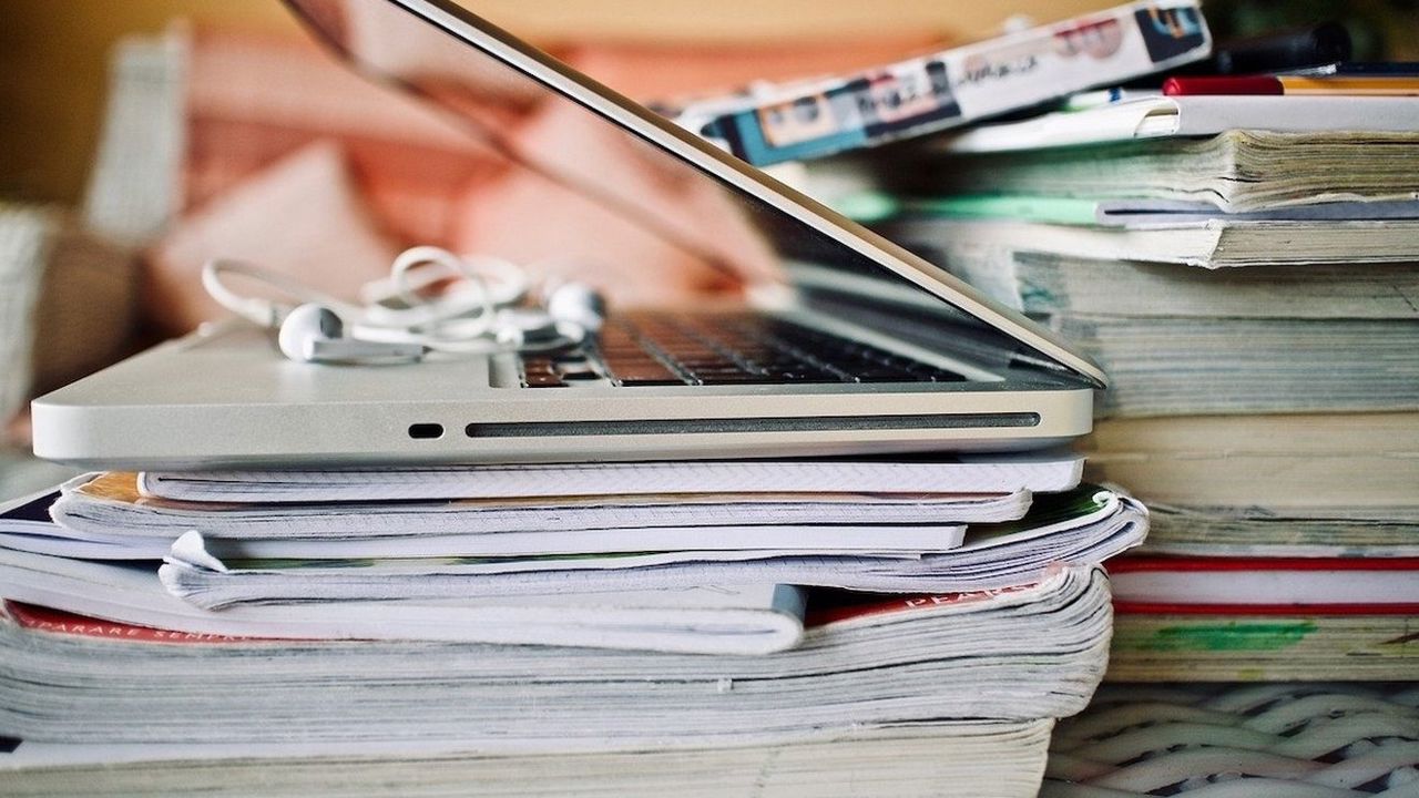 De la hârtie, la digital: Mai puțină hârtie, mai multă eficiență, spun specialiștii 