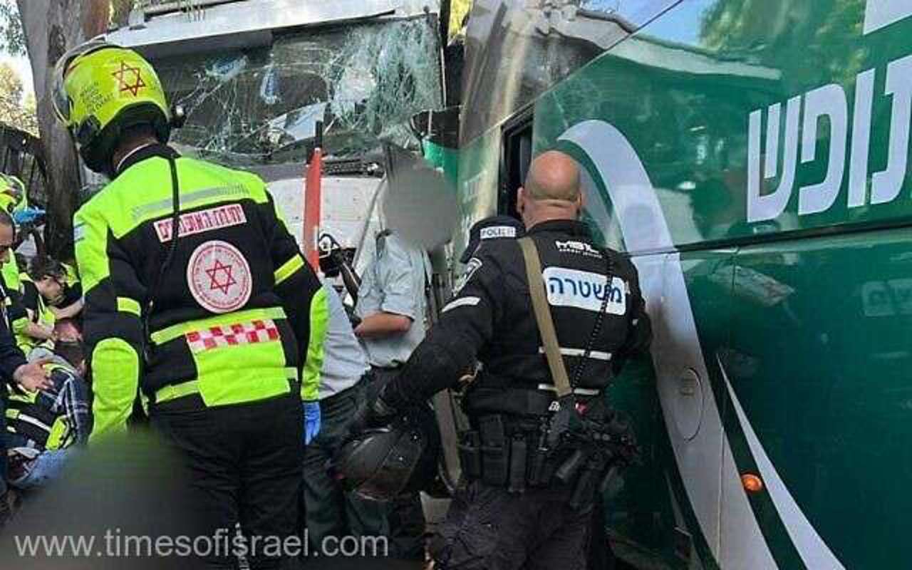 Israel: Cel puțin 35 de răniți după ce un camion a lovit o stație de autobuz