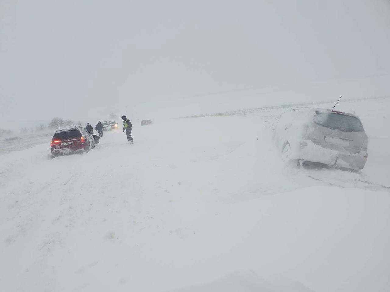 Heavy snowfall causes road closures in Moldova