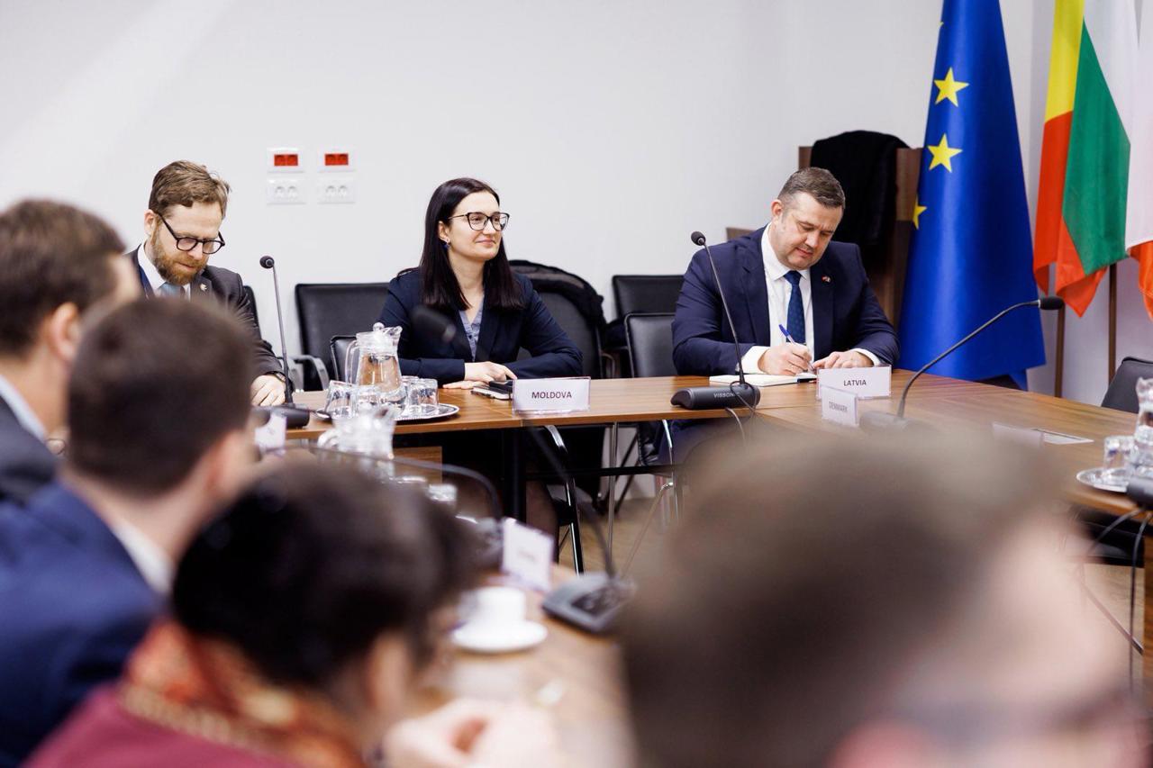 PHOTO // The Government's priorities regarding the European integration agenda, discussed by Cristina Gherasimov with the ambassadors of the EU states