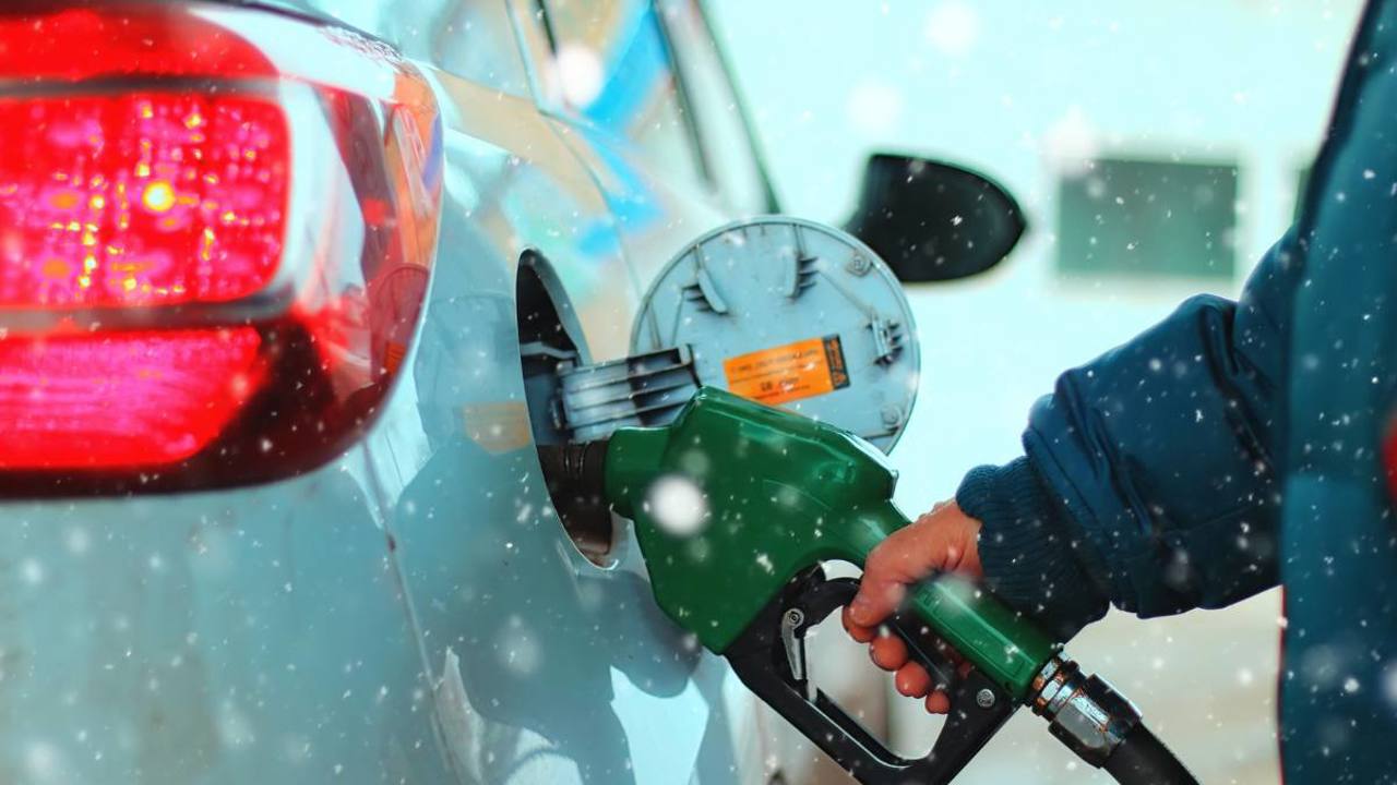 Motorina îngheață în rezervoare: controale inopinate la benzinăriile din R. Moldova