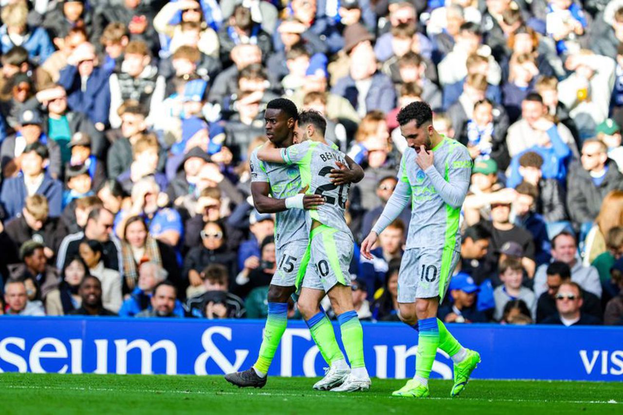 Manchester City dismantle Chelsea to close gap on Arsenal as Tottenham crisis deepens