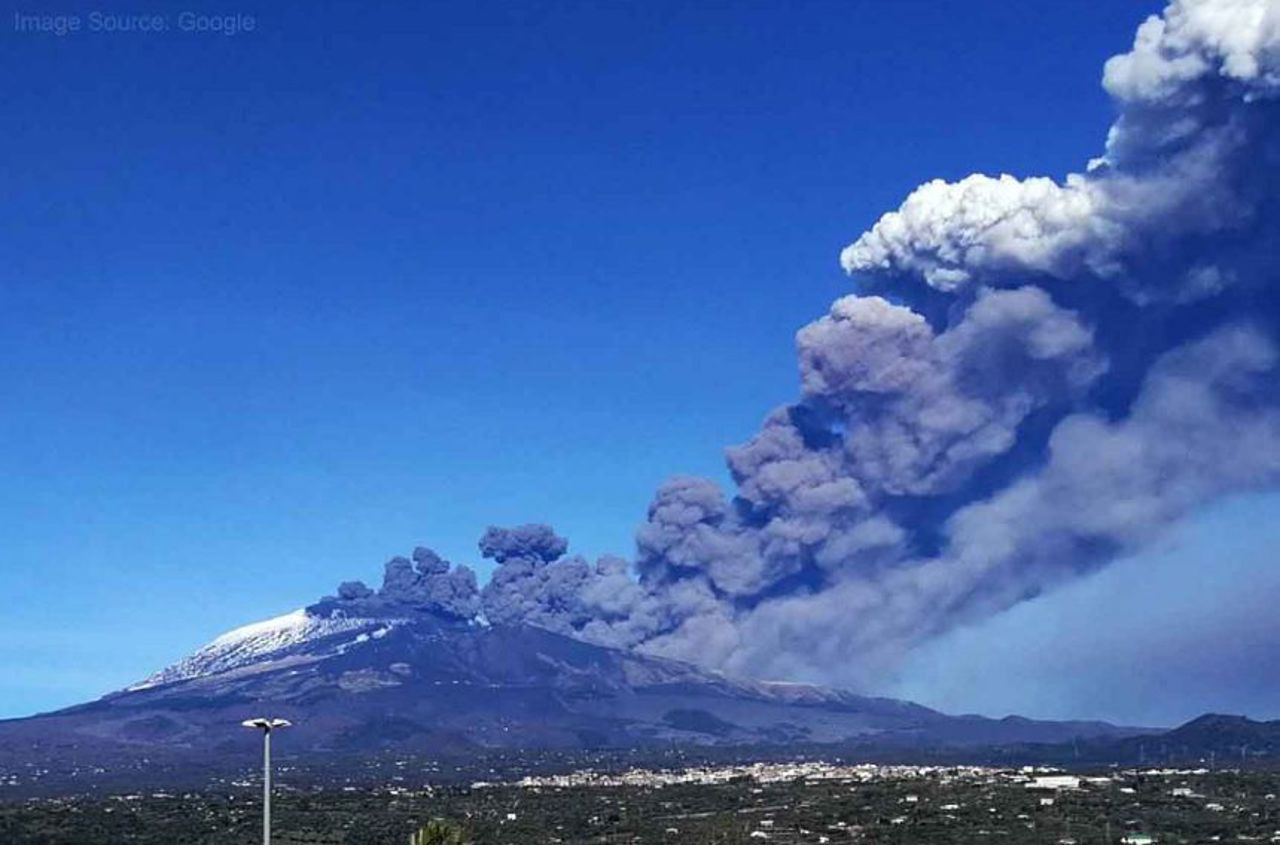 Aeroportul din Catania limitează zborurile din cauza scurgerilor de lavă ale vulcanului Etna