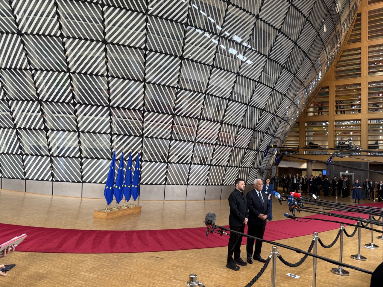 Extinderea UE, pe agenda ultimului Consiliu European din acest an. Liderii europeni au ultima ocazie de a decide deschiderea negocierilor cu R. Moldova și Ucraina în 2025