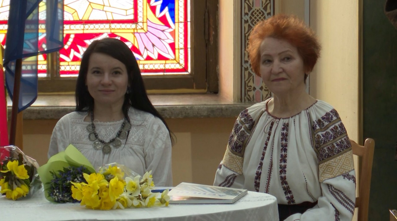 „Înțelepciunea acului”, ghid lansat pentru cei care vor să coase cămăși cu altiță