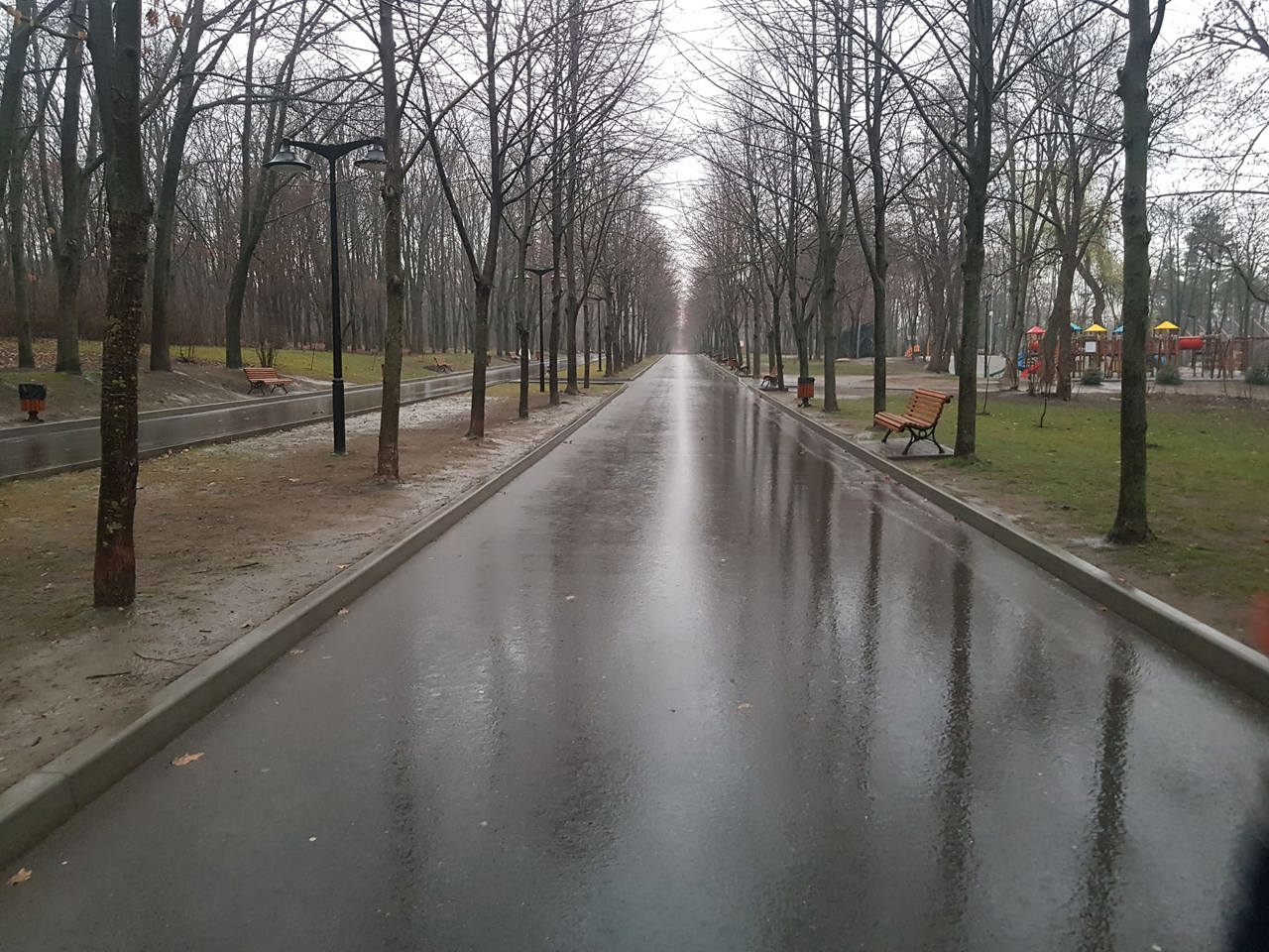 Meteorologii anunță precipitații sub formă de ploaie și lapoviță