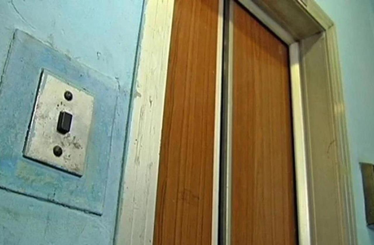 Жильцы многоэтажек в Унгенах жалуются на плохое обслуживание и отсутствие ремонта лифтов