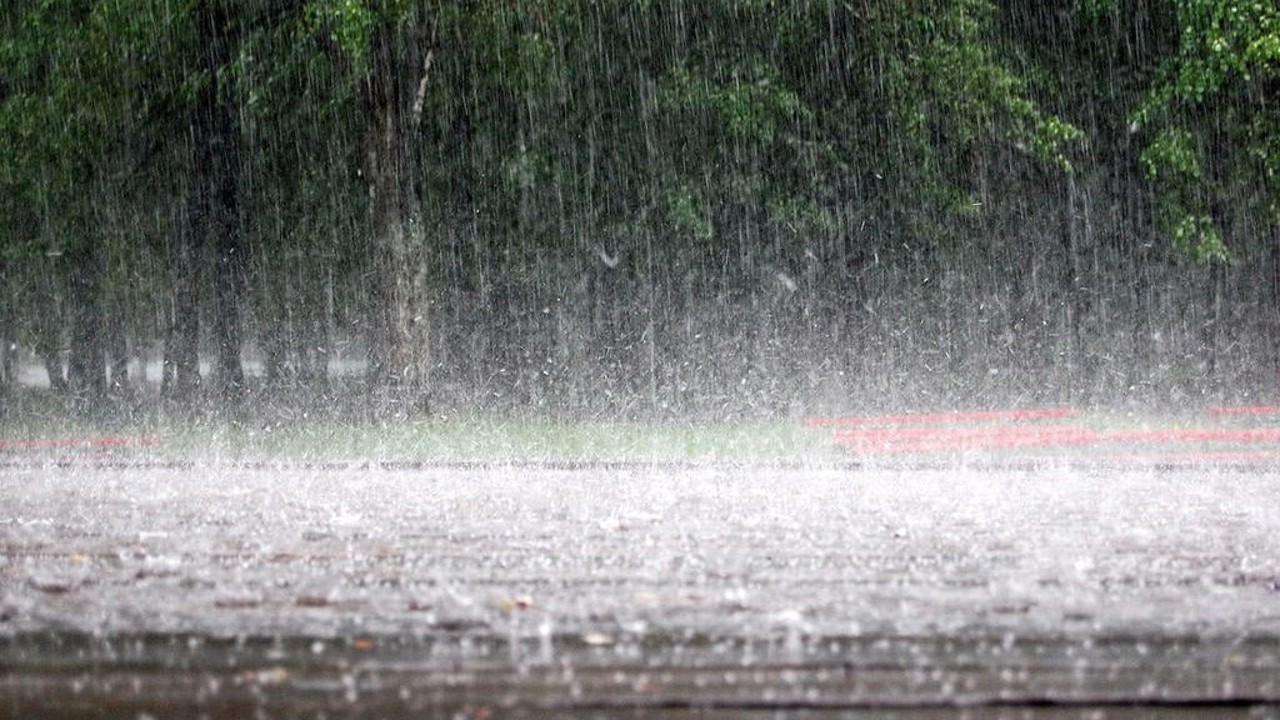 Meteorologists issue yellow alert for heavy rain nationwide