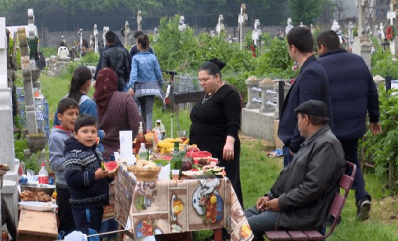 Cu plăcinte, carne de curcan și sarmale. Paștele Blajinilor, sărbătorit mai modest în acest an la Soroca