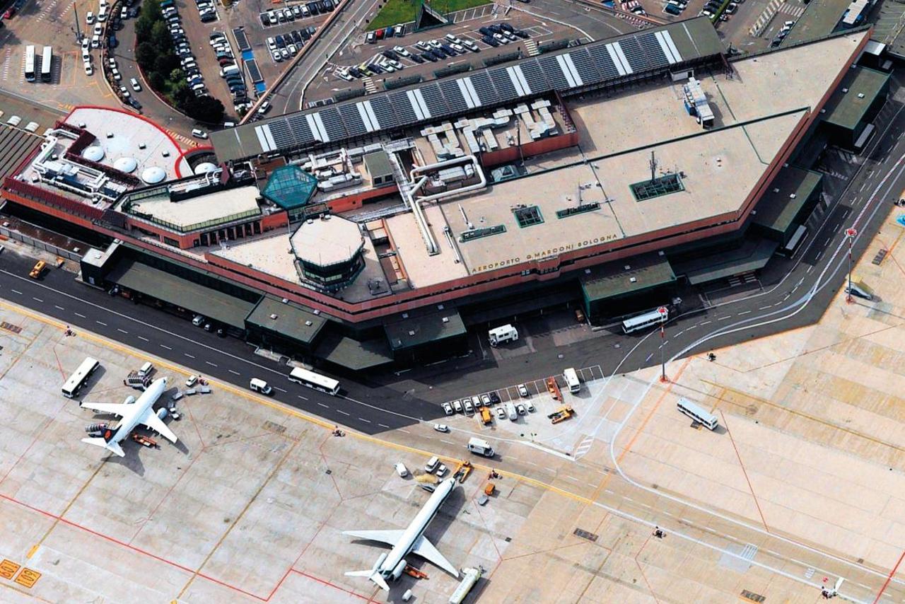 Atenție, călători! Zborurile de pe patru aeroporturi din Italia, afectate de restricții până pe 9 aprilie 