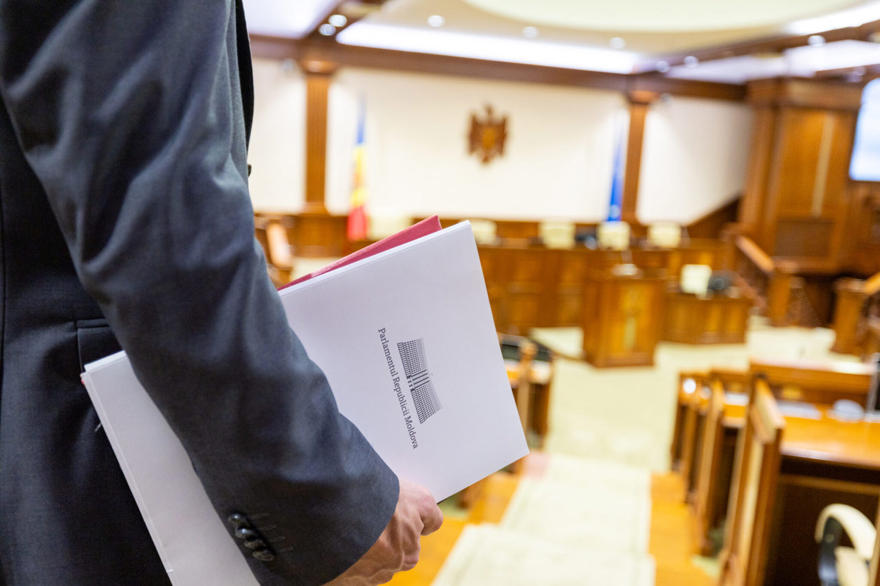 Eight PAS MPs resign their seats, five join Munteanu’s Government