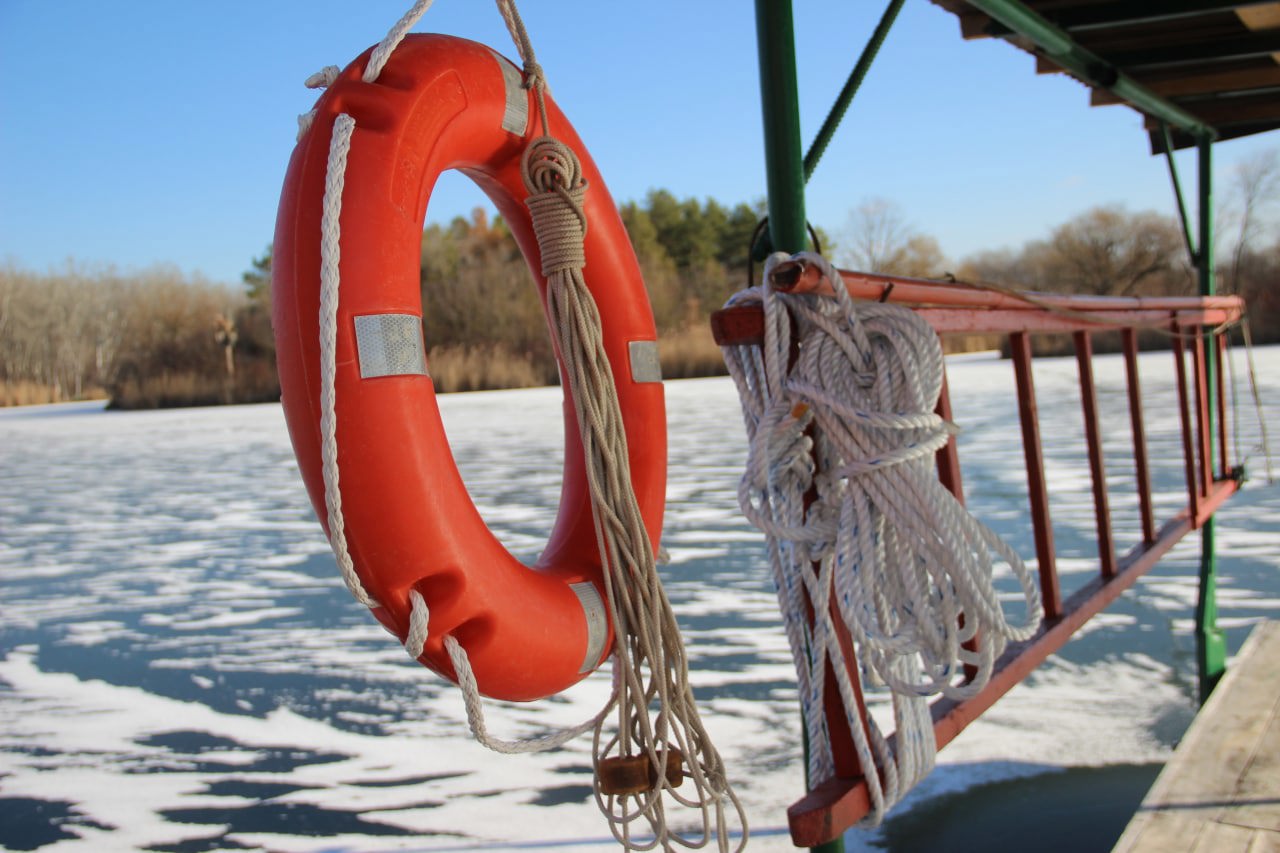 La un pas de tragedie! Două persoane, între care un minor, salvate de la înec