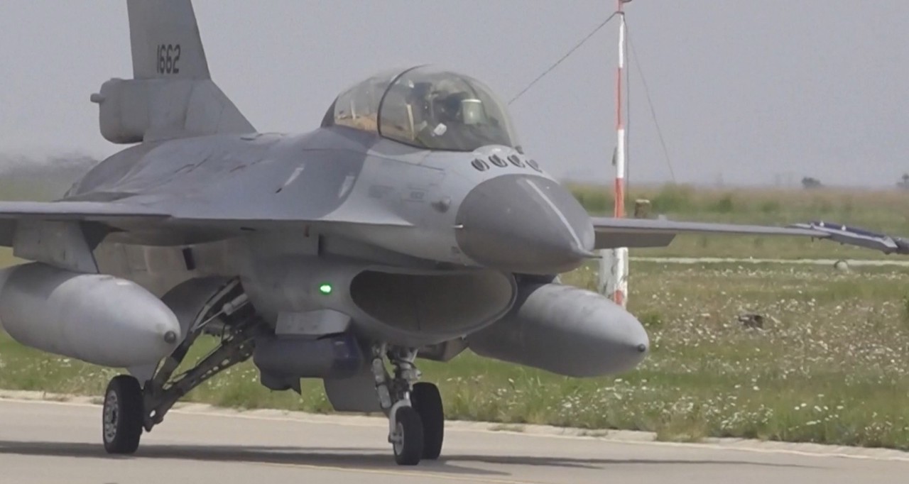 Exercițiu de forță pe cerul României: Avioanele F-16 au demonstrat cum pot interveni rapid în fața riscurilor
