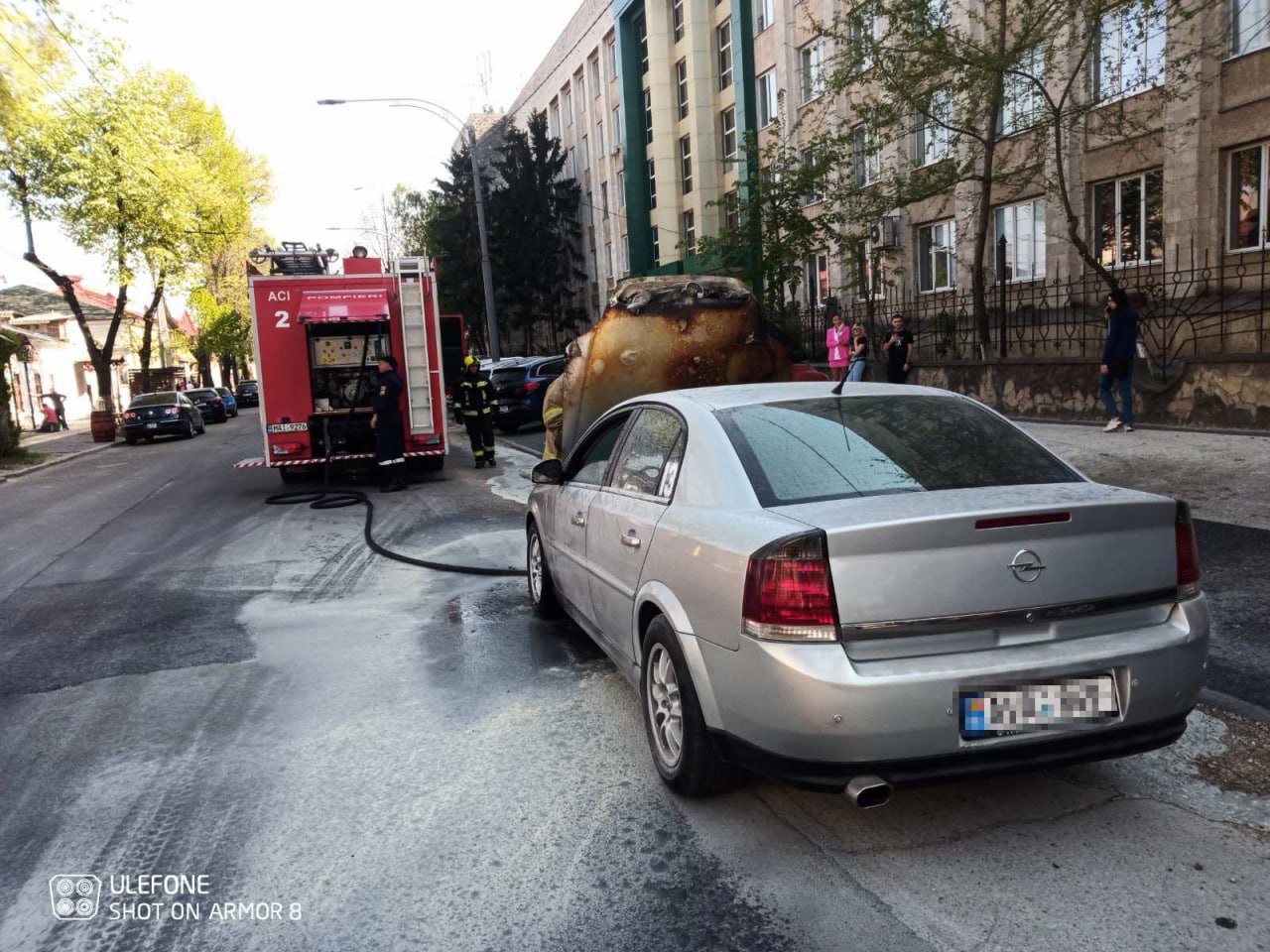 Incendiu în capitală: O mașină, cuprinsă de flăcări