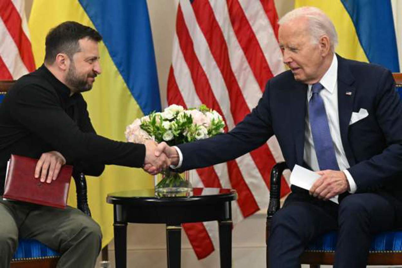 Biden apologizes to Zelenskiy for congressional delays to US aid