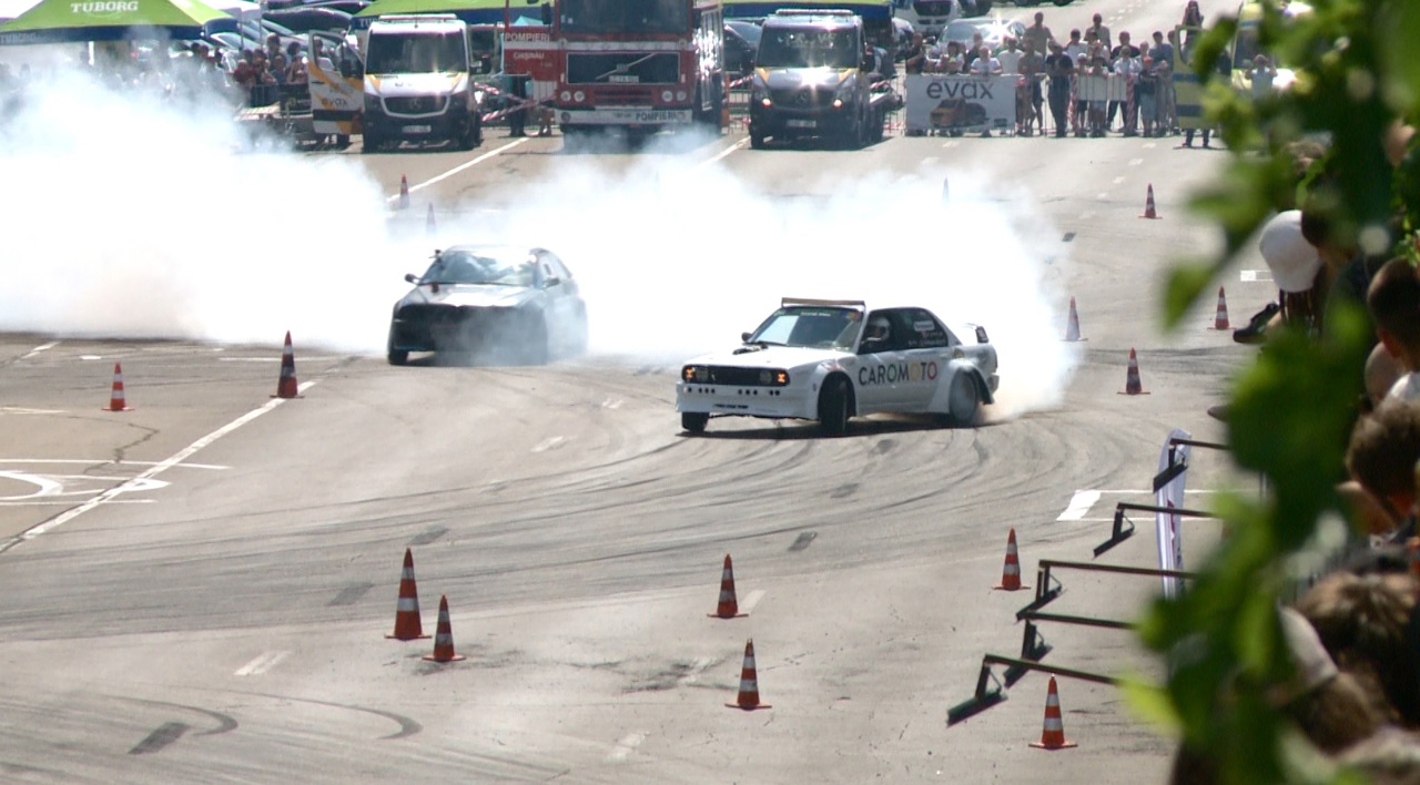 Piloți experimentați și mașini dotate, show de drift la Telecentru