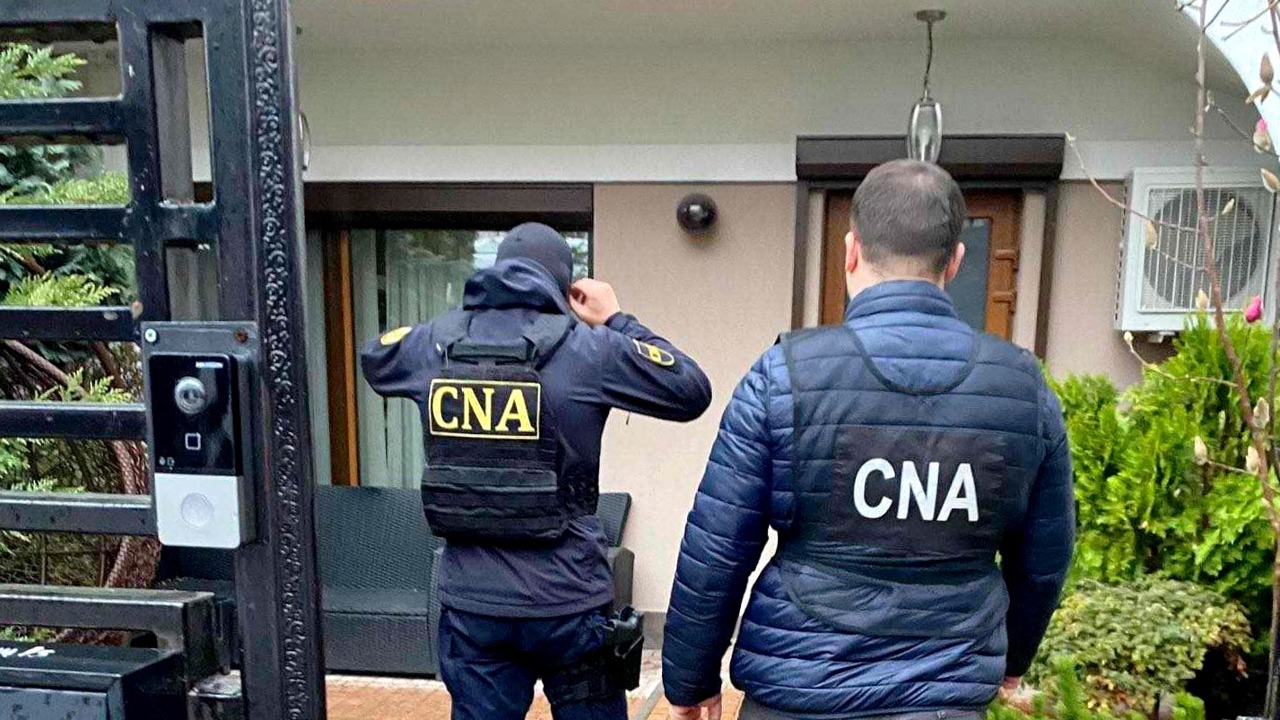 Percheziții la un fost deputat. Este bănuit de îmbogățire ilicită și spălare de bani