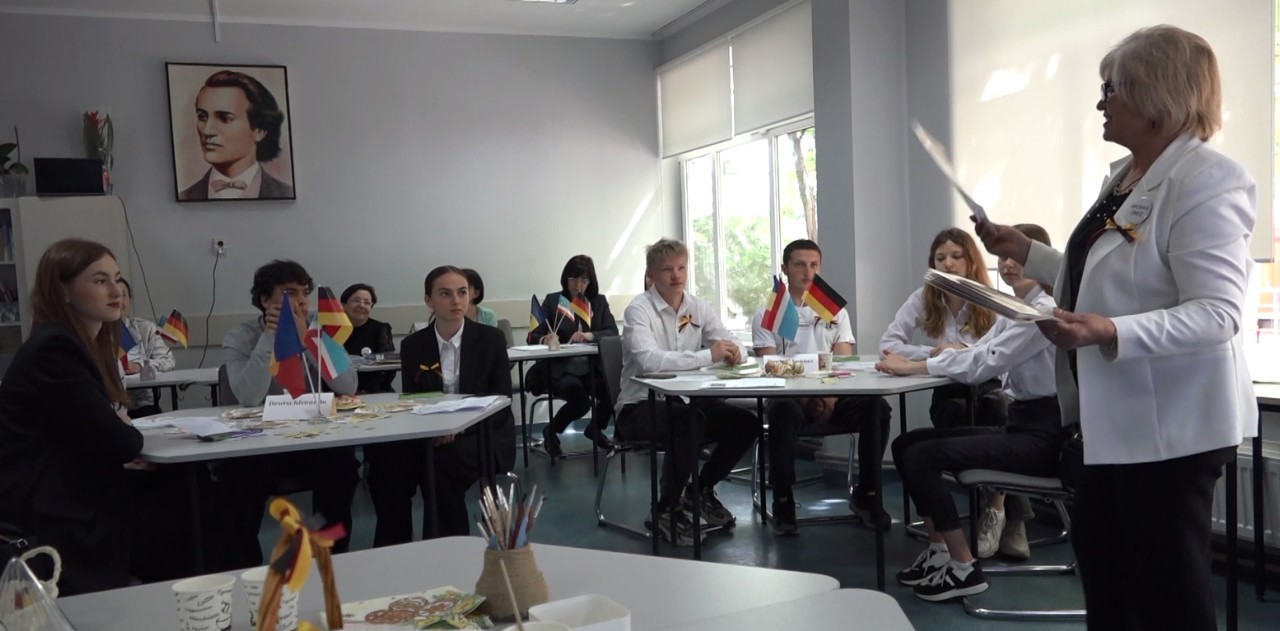Învățământul multilingv, promovat la singurul Liceu cu predare în limba română din municipiul Comrat