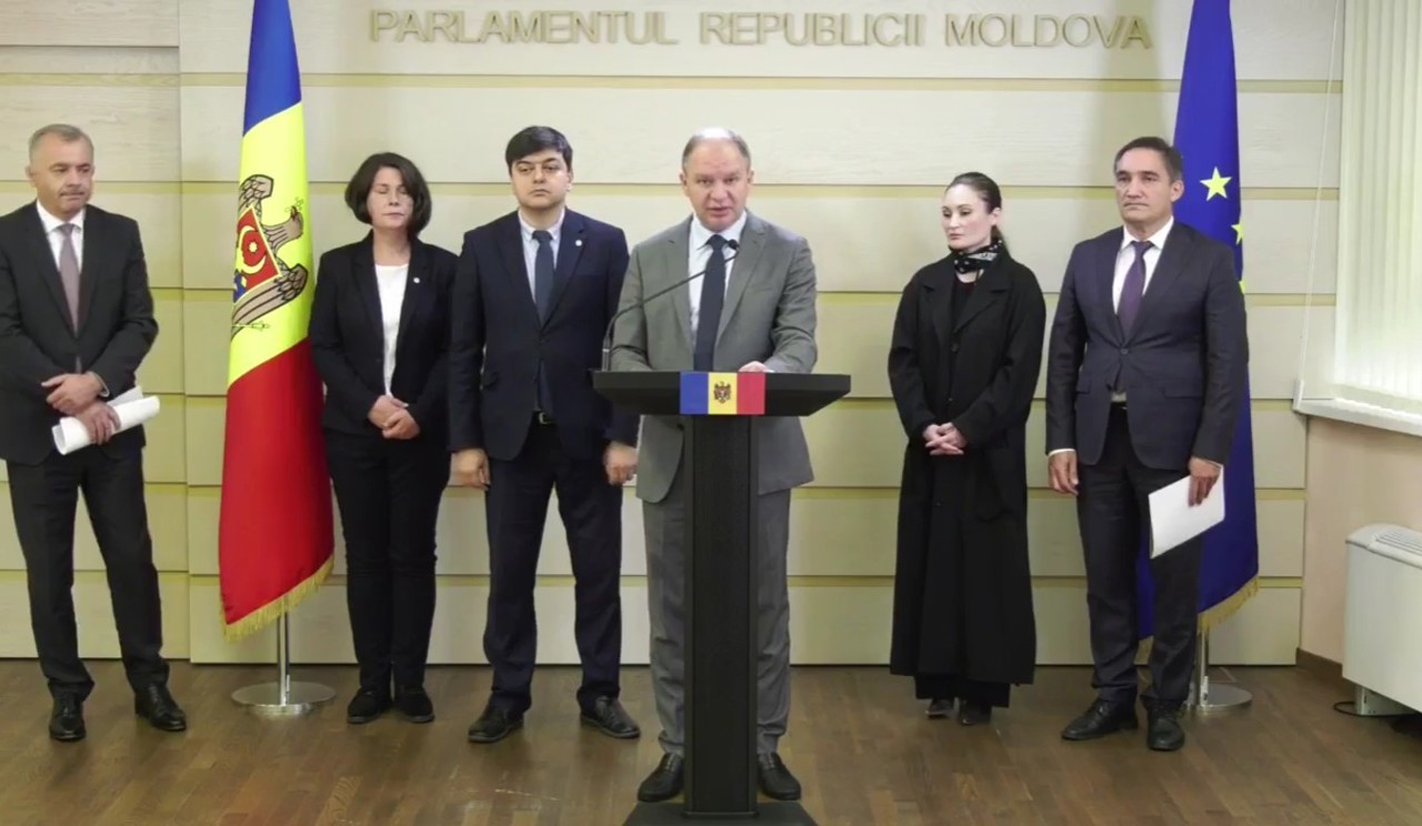 Fracțiunea „Alternativa” acuză capturarea instituțiilor statului și cere depolitizarea structurilor-cheie