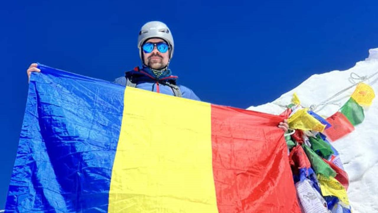 Alpinistul Oleg Chicu a escaladat vârful Island Peak din Munții Himalaya. „Aveam oxigenul la maximum”