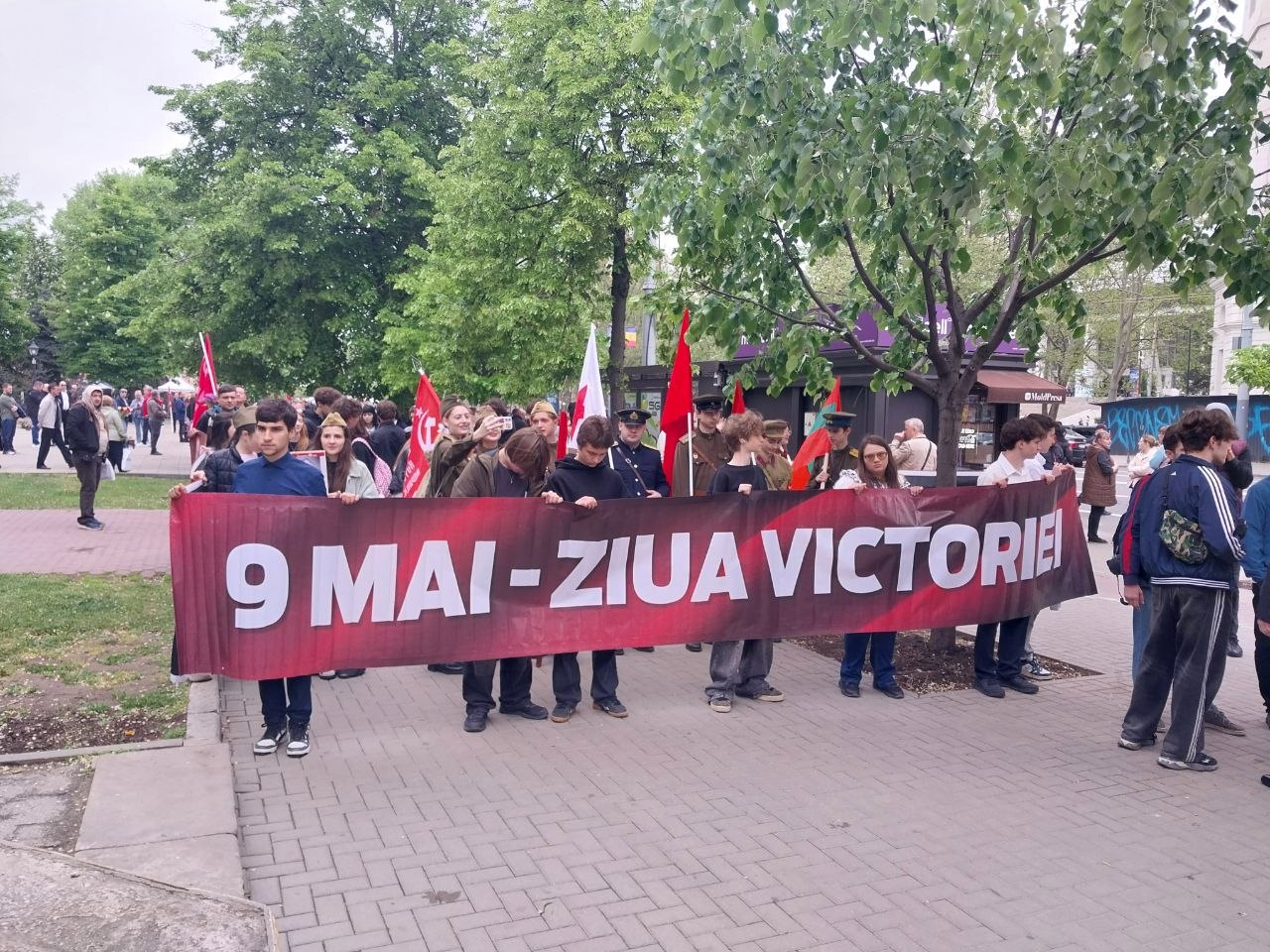 Marșul Victoriei, organizat de socialiști și comuniști în centrul Chișinăului pe fundalul melodiilor sovietice și al simbolurilor interzise