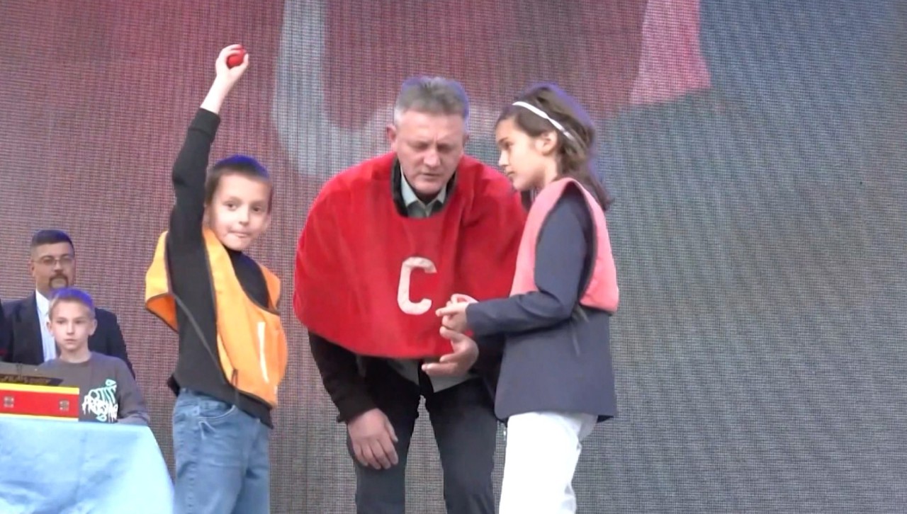 Campionat internațional de ciocnit ouă în Serbia: Cine a plecat acasă cu marele premiu